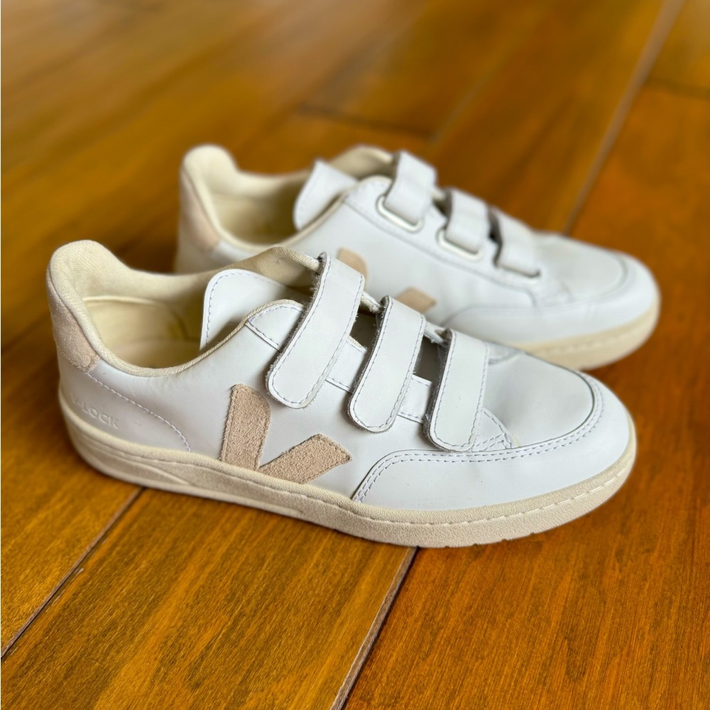 Veja White and Beige Women's Sneakers